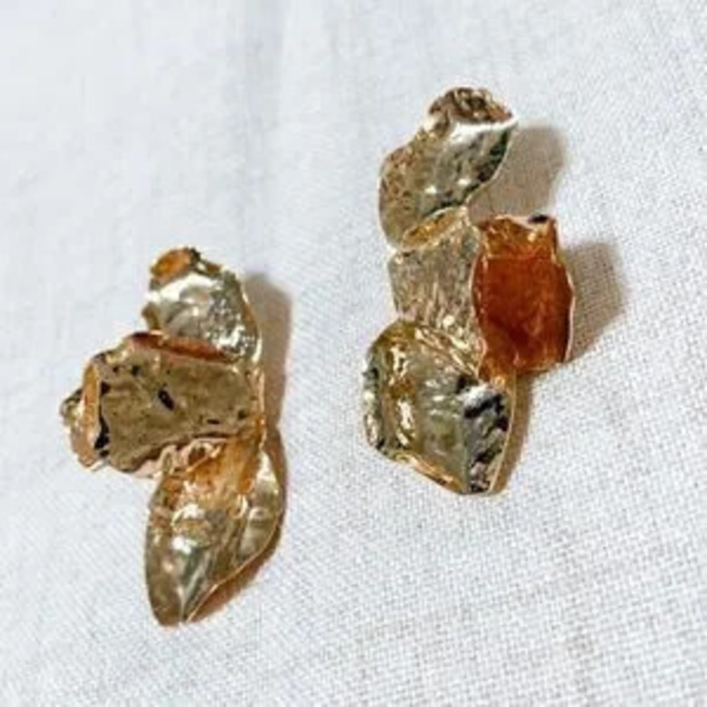 Hammered flower earrings? N190